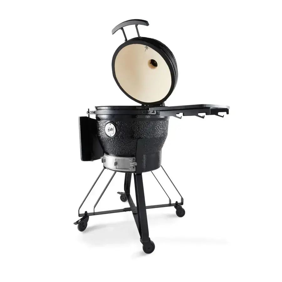 Svart keramisk Tostarp Kamado BBQ på 56 cm med sidobord och hjulställning